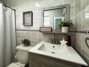 淋浴设施、吹风机、毛巾、肥皂