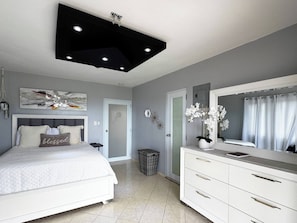 5 bedrooms, iron/ironing board, bed sheets