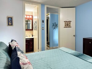 1 chambre, fer et planche à repasser, draps fournis