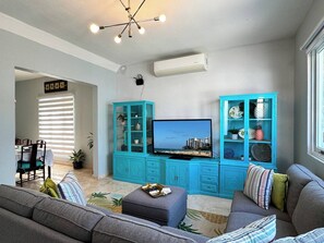 TV - Condado Laguna Villa w/Pool 5 Bd 3 Ba - Generator (San Juan)