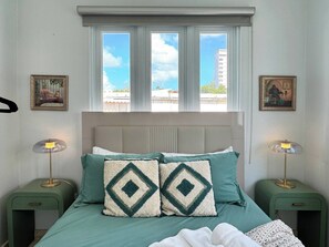 5 bedrooms, iron/ironing board, travel cot, bed sheets - Condado Laguna Villa w/Pool 5 Bd 3 Ba - Generator (San Juan)