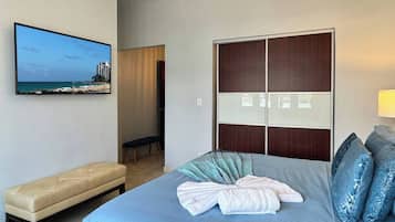 5 bedrooms, iron/ironing board, travel crib, bed sheets