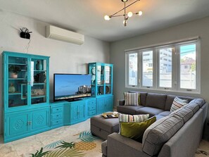 TV - Condado Laguna Villa w/Pool 5 Bd 3 Ba - Generator (San Juan)