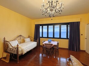 6 bedrooms, iron/ironing board, WiFi
