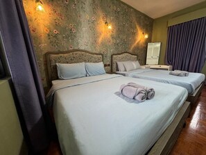 6 bedrooms, iron/ironing board, WiFi