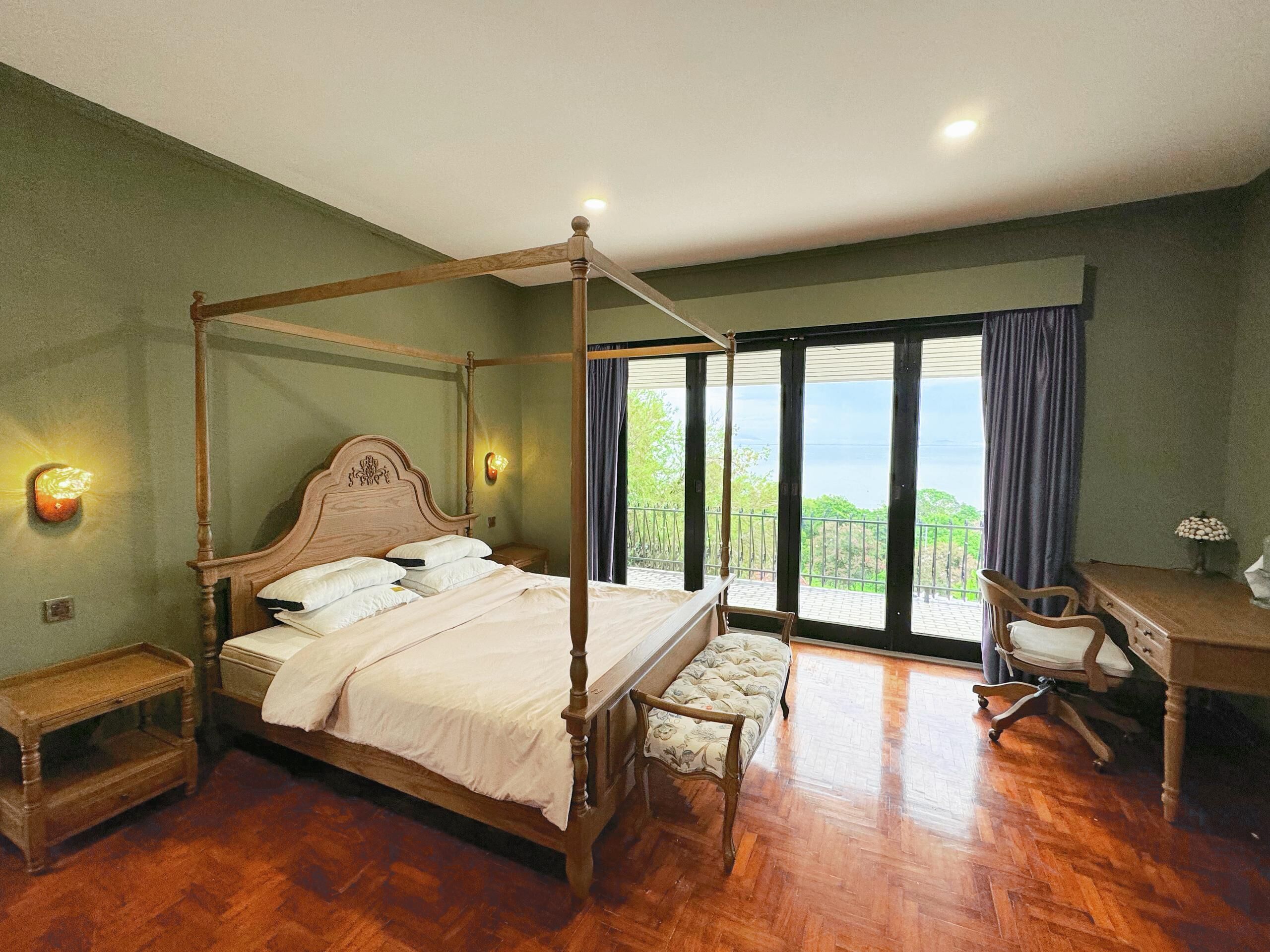 6 bedrooms, iron/ironing board, WiFi