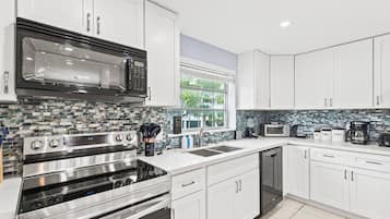 Apartment, 2 Bedrooms, Balcony | Private kitchen | Coffee/tea maker