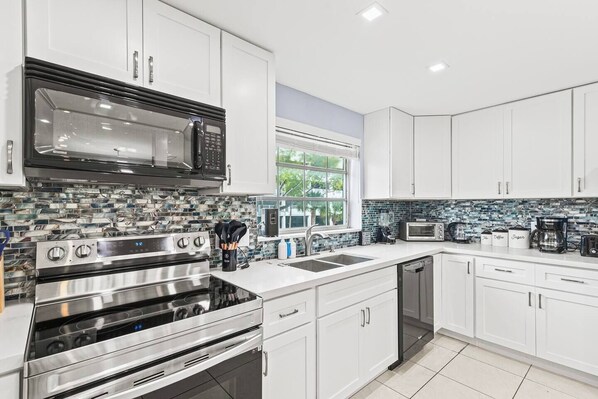 Apartment, 2 Bedrooms, Balcony | Private kitchen | Coffee/tea maker