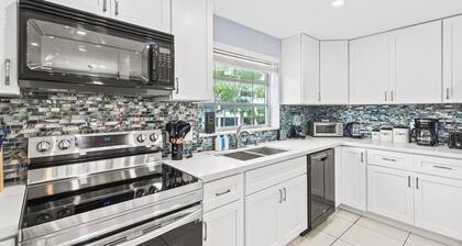 Beach, Pool; Las Olas Getaway