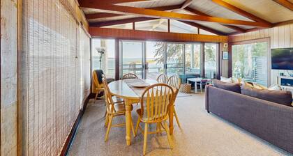 Peaceful Waterfront Living in Gig Harbor – Coastal Comfort & Charm