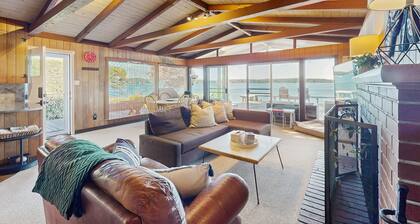 Peaceful Waterfront Living in Gig Harbor â Coastal Comfort & Charm