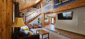 智能電視、壁爐、電子遊戲、DVD 播放機