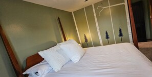 3 bedrooms, iron/ironing board, bed sheets - STILL at 4470 (Shelby)