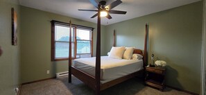 3 bedrooms, iron/ironing board, bed sheets