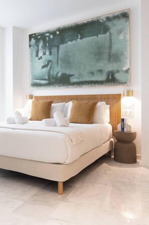 2 bedrooms, iron/ironing board, travel cot, WiFi