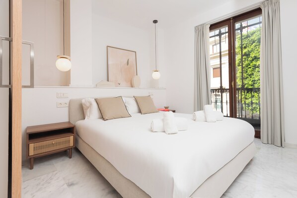 2 bedrooms, iron/ironing board, travel cot, WiFi