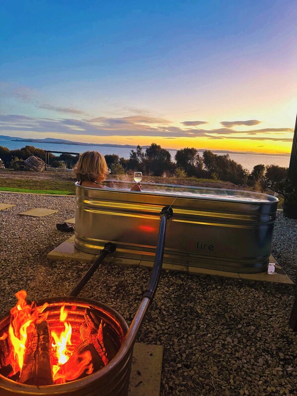 Property grounds - Dunalley Bay Beachfront Retreat by Tiny Away (Murdunna)