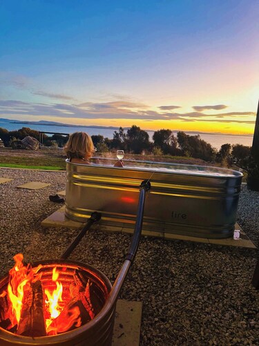 Dunalley Bay Beachfront Retreat by Tiny Away