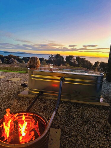 Dunalley Bay Beachfront Retreat by Tiny Away