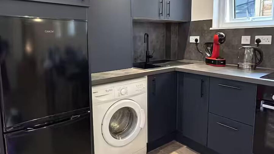 Stunning 1BR Apt in Central Cheltenham