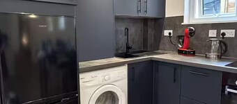Stunning 1BR Apt in Central Cheltenham
