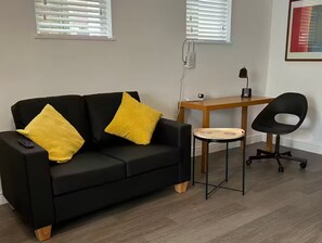Deluxe Room | Living area