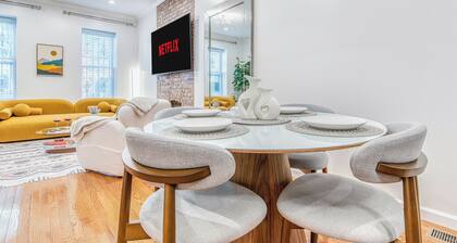 Bushwick Gem with Spacious King Bed 2 Baths with Modern Kitchen & Steps to Train