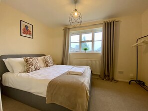 2 bedrooms, iron/ironing board, free WiFi, bed sheets