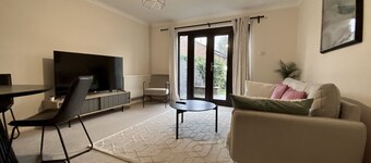 Comfortable 2 Bedroom House in Bracknell