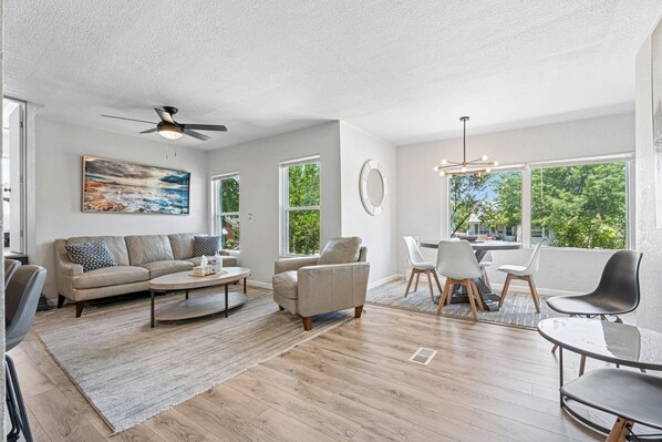 House | 6 bedrooms - OKC 6BR Pet-friendly Near Penn Square 60 (Oklahoma City)