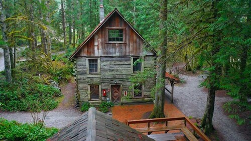Snowater Escape | Sleeps 5 | Pool + Hot Tub