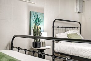 3 bedrooms, desk, iron/ironing board, WiFi