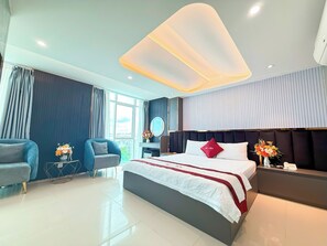 Suite Double Room City View with Bathtub