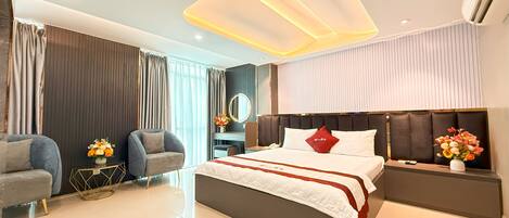 Suite Double Room City View with Bathtub | Desk, free WiFi