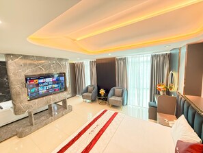 Suite Double Room City View with Bathtub