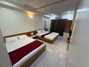 Family Room | Free WiFi, bed sheets