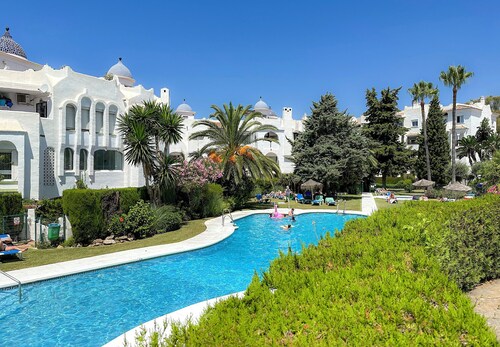 1 Bedroom Condo in Calahonda. Close to the Beach and Amenities.