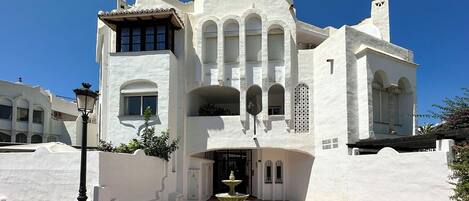 المنشأة من الخارج