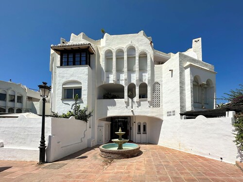 1 Bedroom Condo in Calahonda. Close to the Beach and Amenities.