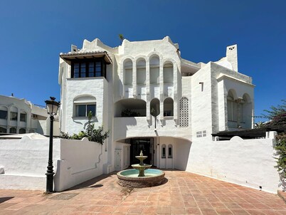 1 Bedroom Condo in Calahonda. Close to the Beach and Amenities.