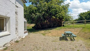 Property grounds - Hafod Fach - UKC6956 (Moylegrove near Ceibwr Bay)