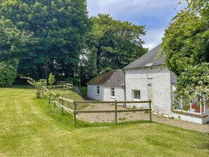 Property grounds - Hafod Fach - UKC6956 (Moylegrove near Ceibwr Bay)