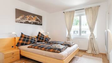 1 bedroom, iron/ironing board, internet