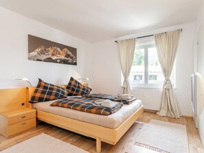 1 bedroom, iron/ironing board, internet