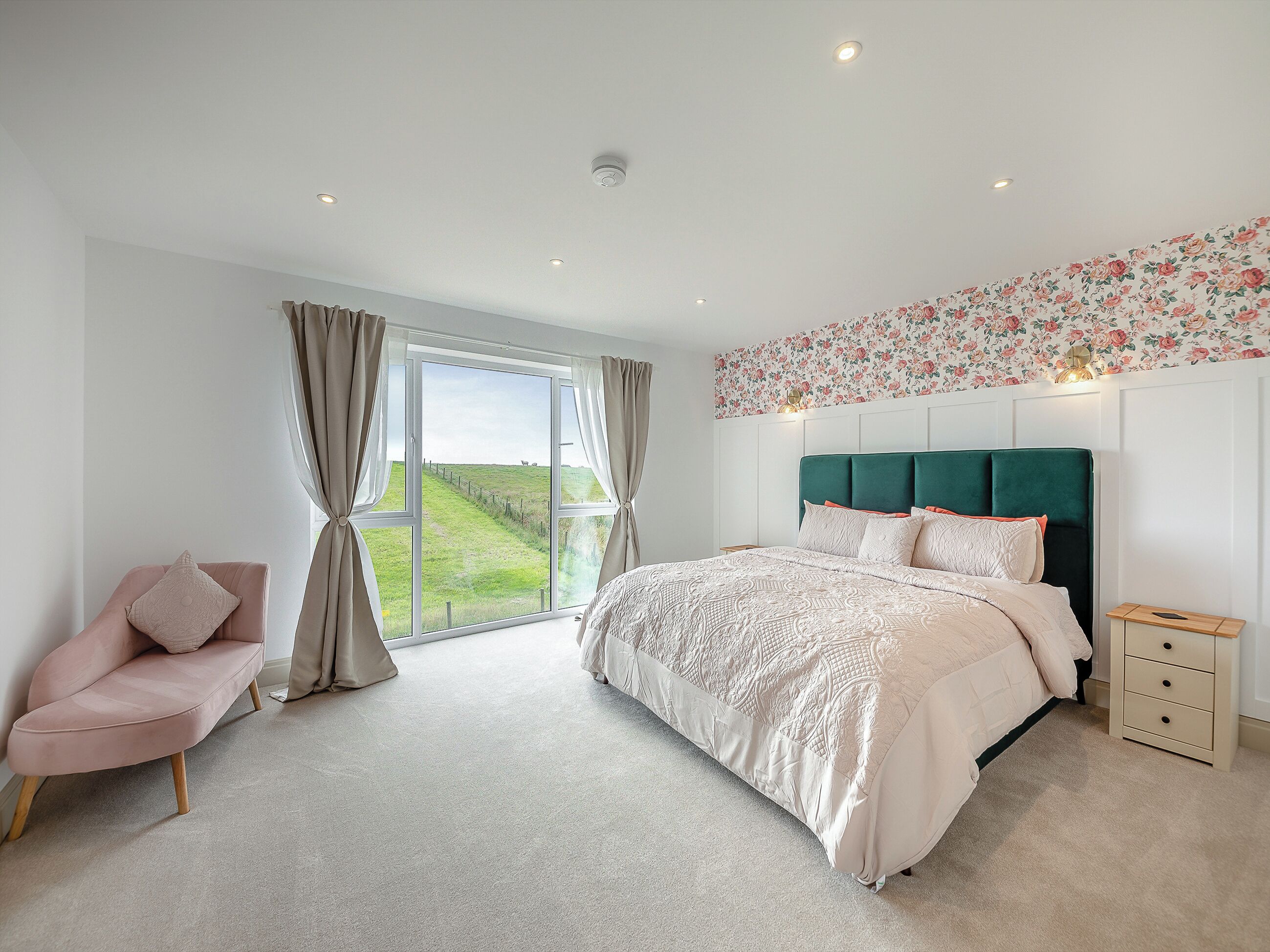4 bedrooms, free WiFi, wheelchair access