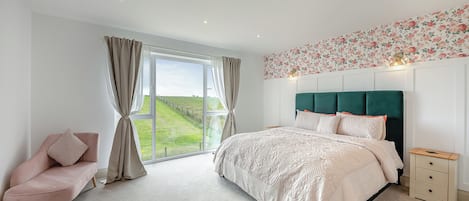 4 bedrooms, free WiFi, wheelchair access