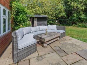 Terrace/patio - 5 bedroom accommodation in Dibden, near Southampton (Dibden, near Southampton)