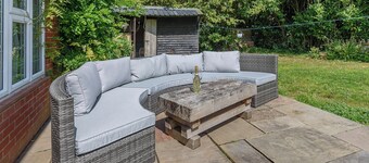 5 bedroom accommodation in Dibden, near Southampton