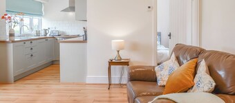 Pheasant Pens 2 - UK50188