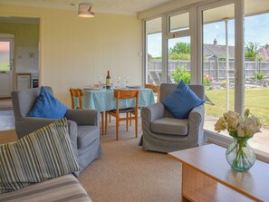 TV - 3 bedroom accommodation in Bacton (Bacton)